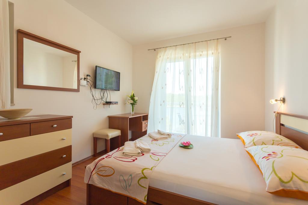 Apartments Slavica ポメナ 部屋 写真