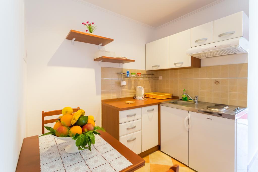 Apartments Slavica ポメナ 部屋 写真