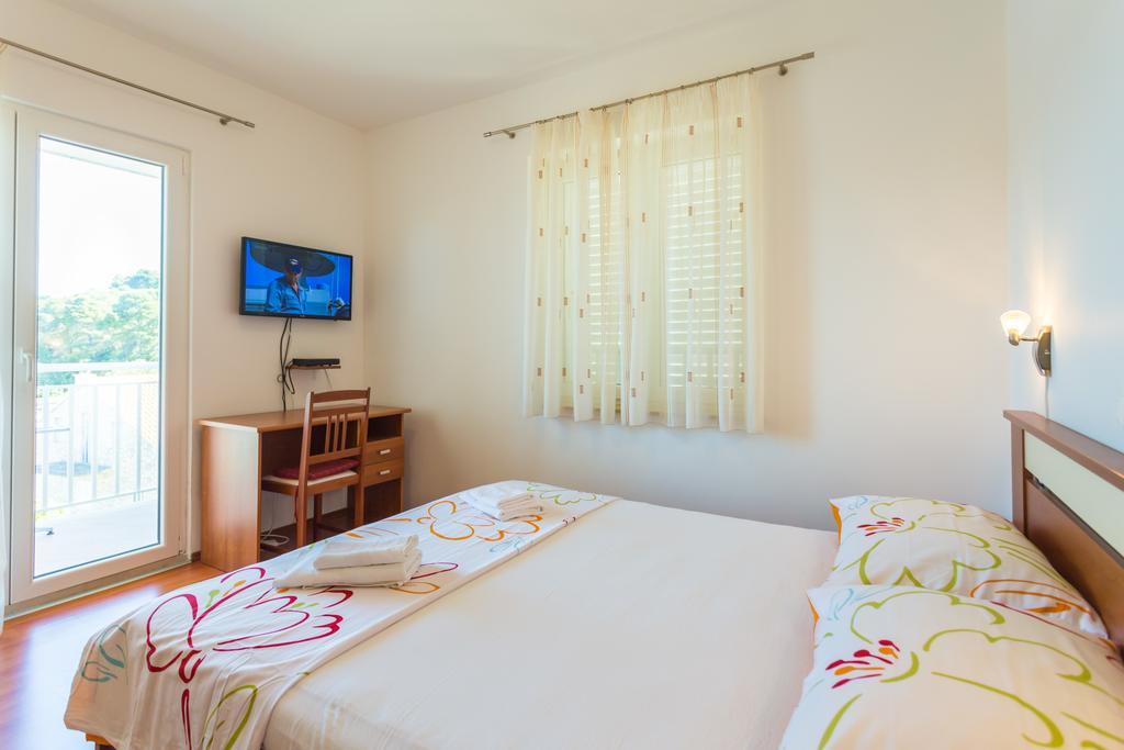 Apartments Slavica ポメナ 部屋 写真