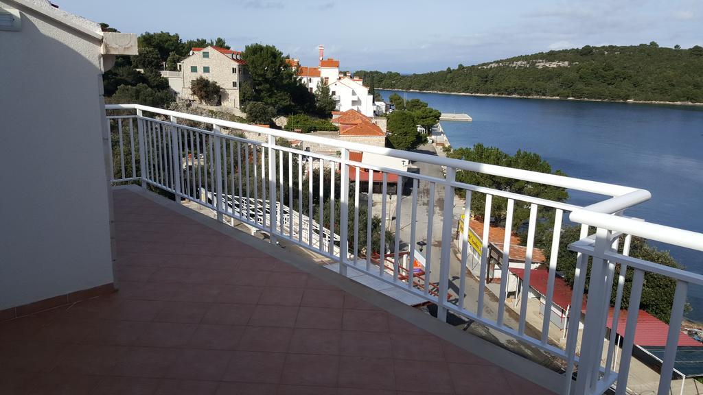 Apartments Slavica ポメナ エクステリア 写真