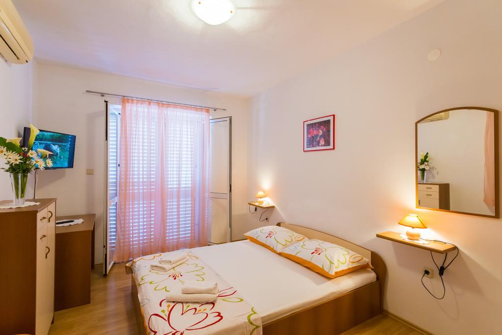 Apartments Slavica ポメナ エクステリア 写真