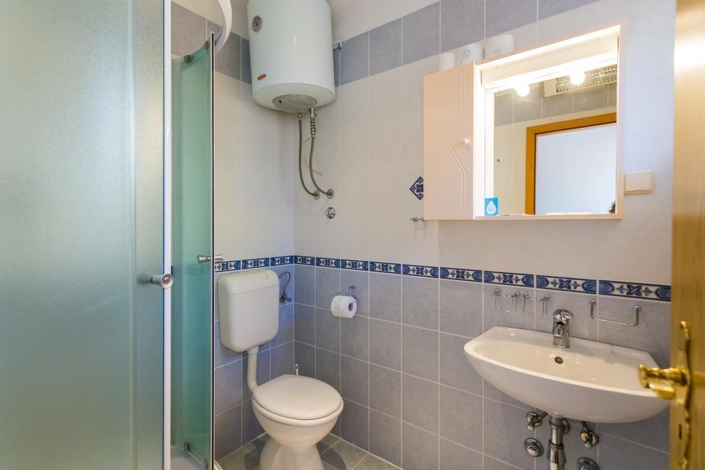 Apartments Slavica ポメナ エクステリア 写真