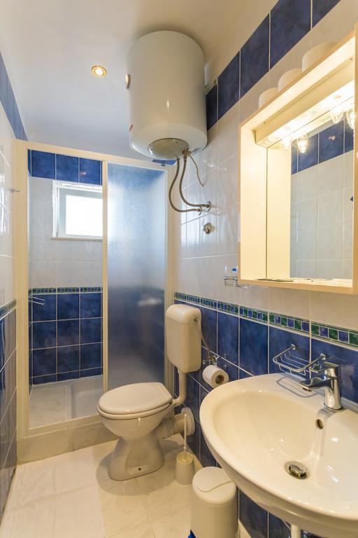 Apartments Slavica ポメナ エクステリア 写真