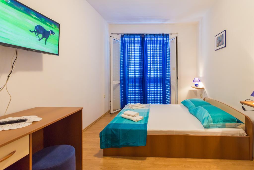Apartments Slavica ポメナ エクステリア 写真