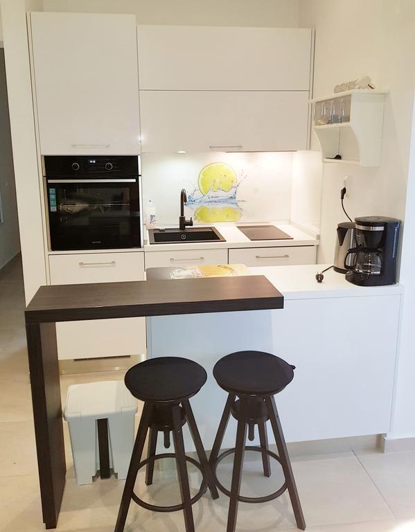 Apartments Slavica ポメナ エクステリア 写真