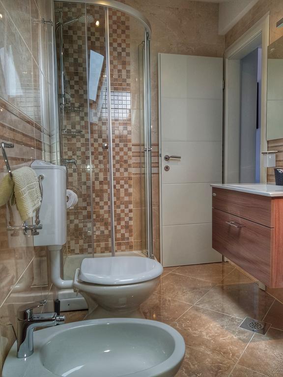 Apartments Slavica ポメナ エクステリア 写真
